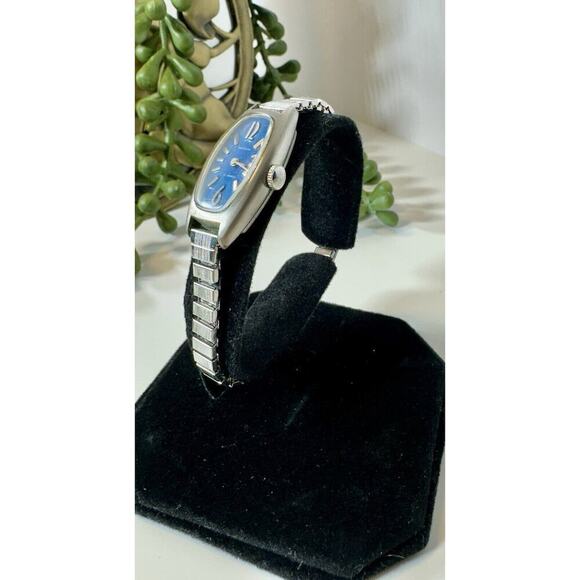 ❣️SOLD❣️Vintage Westclox Jewels Silver-Tone Ladies Watch Blue Face Watch Stretch - Picture 2 of 6